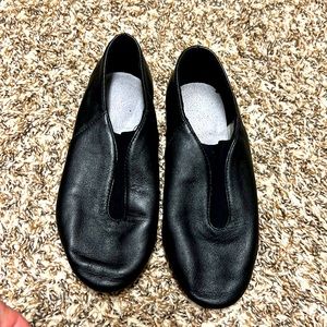 Black jazz shoes. Children’s Size 1.